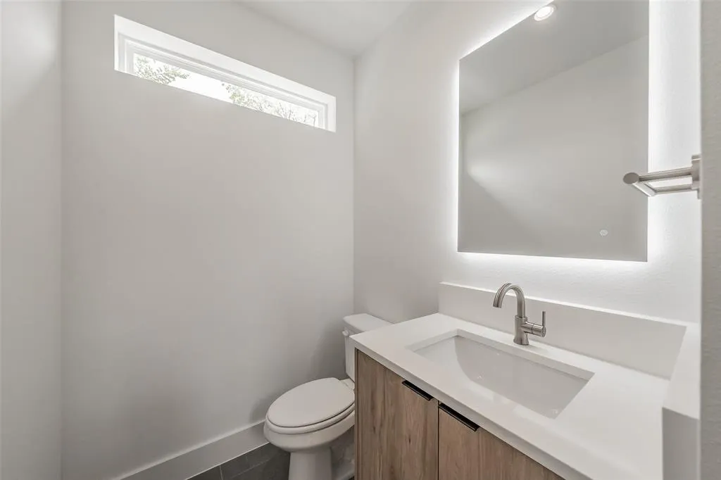2523 Hondo Avenue #103