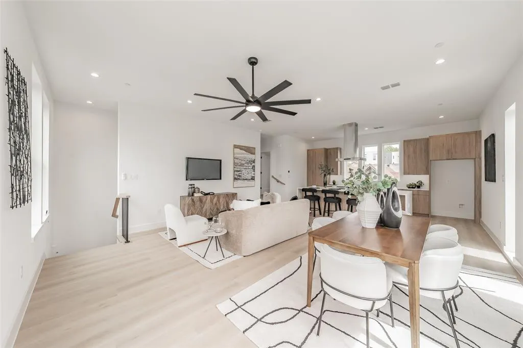 2523 Hondo Avenue #103