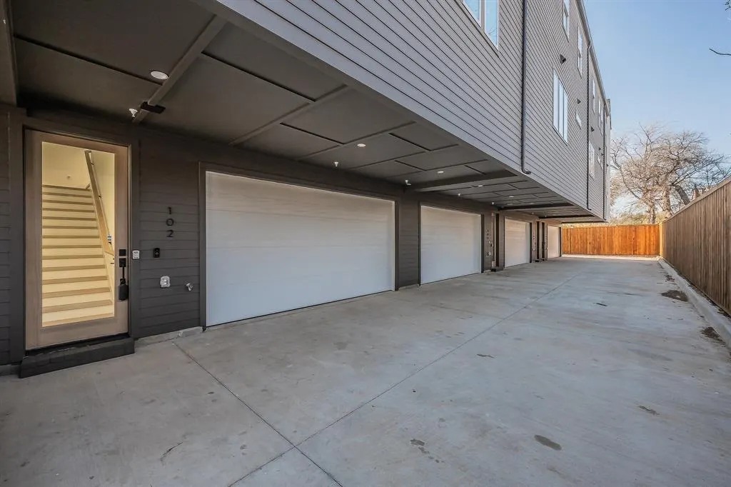 2523 Hondo Avenue #103