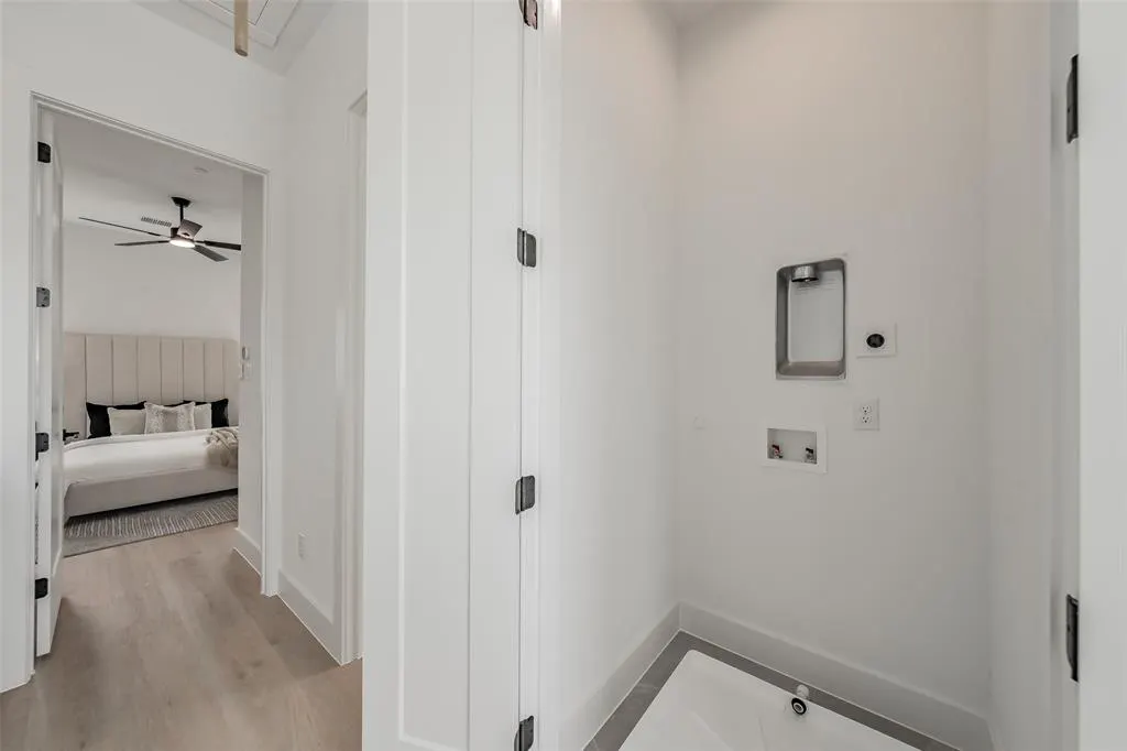 2523 Hondo Avenue #103