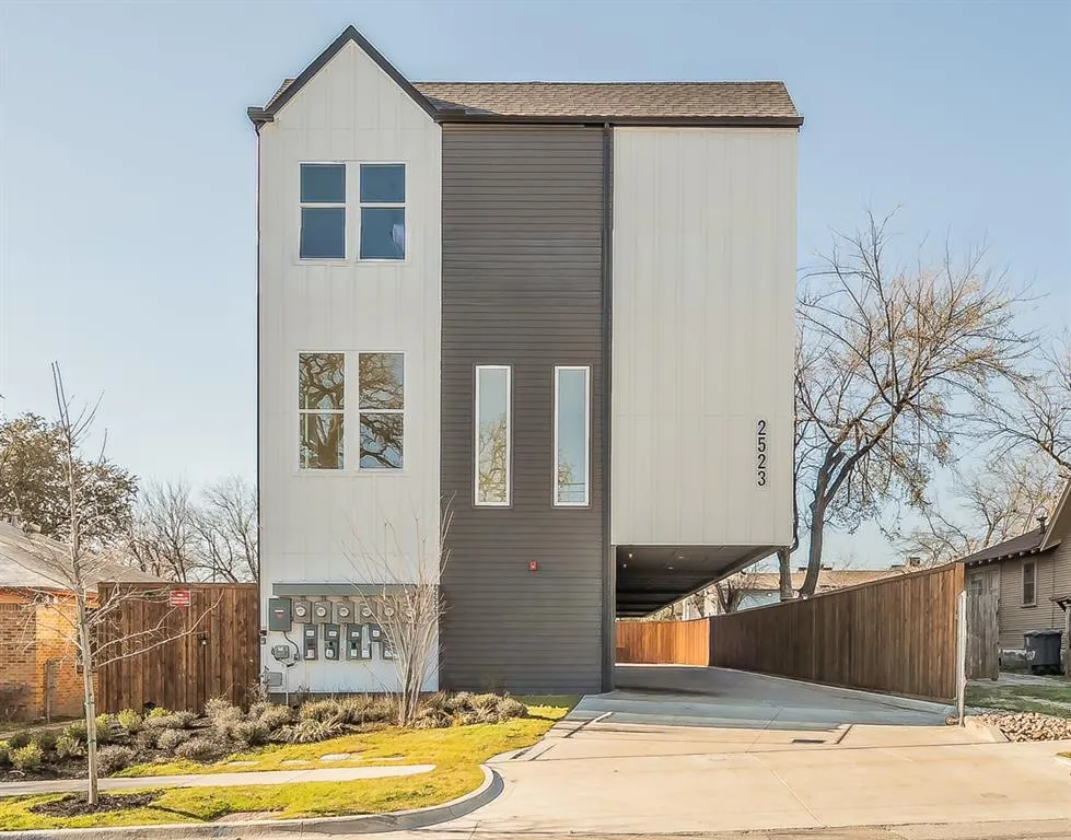 2523 Hondo Avenue #103