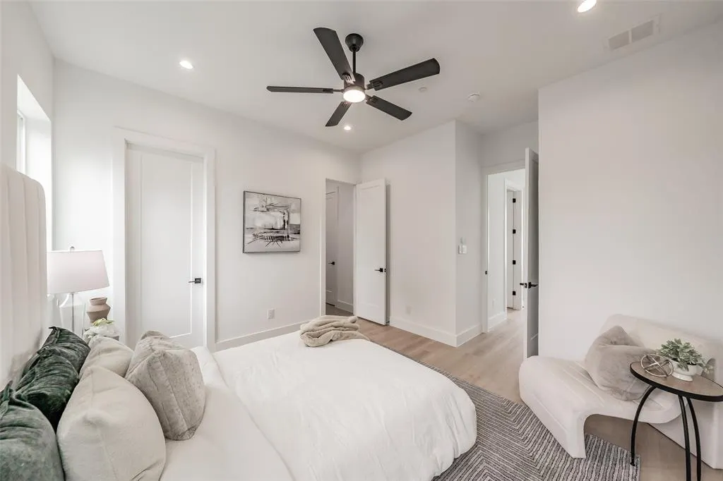 2523 Hondo Avenue #103
