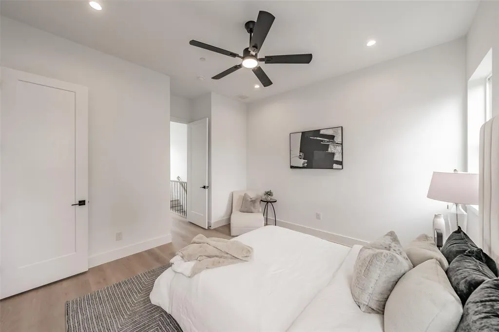 2523 Hondo Avenue #103