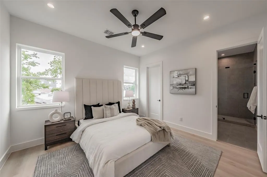 2523 Hondo Avenue #103