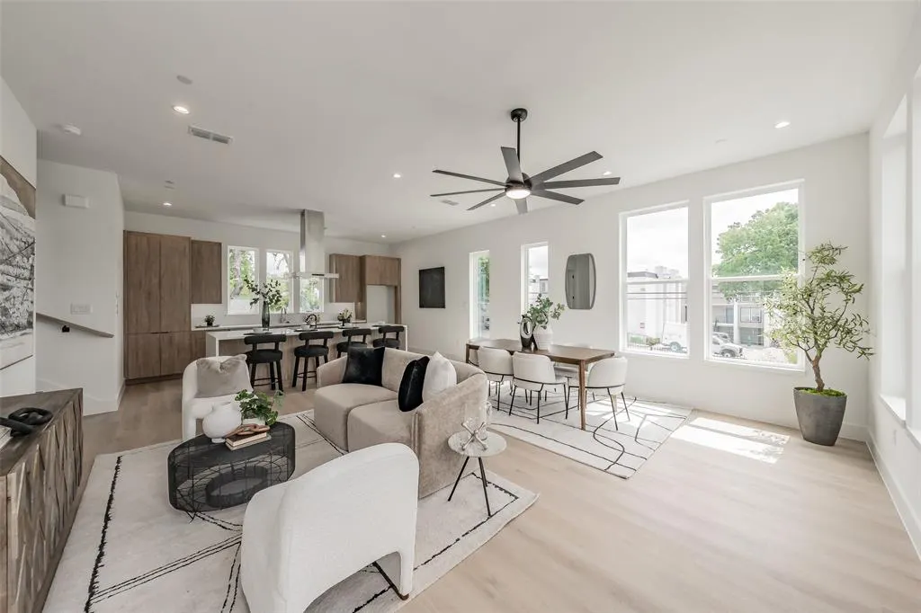 2523 Hondo Avenue #103