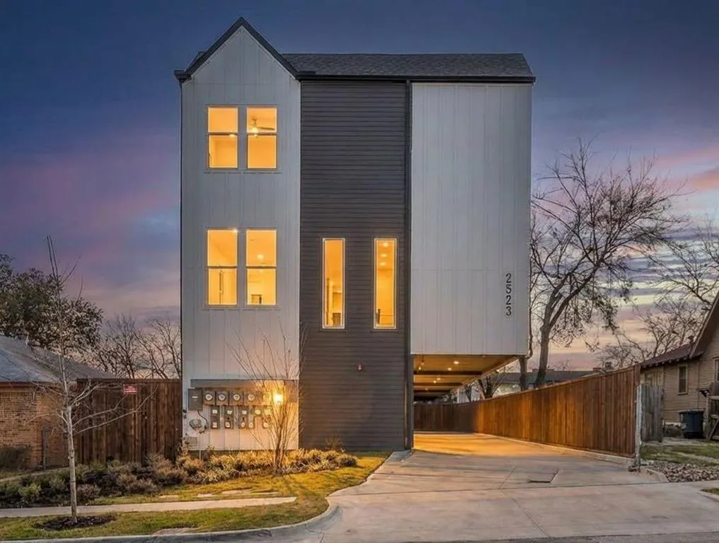 2523 Hondo Avenue #103