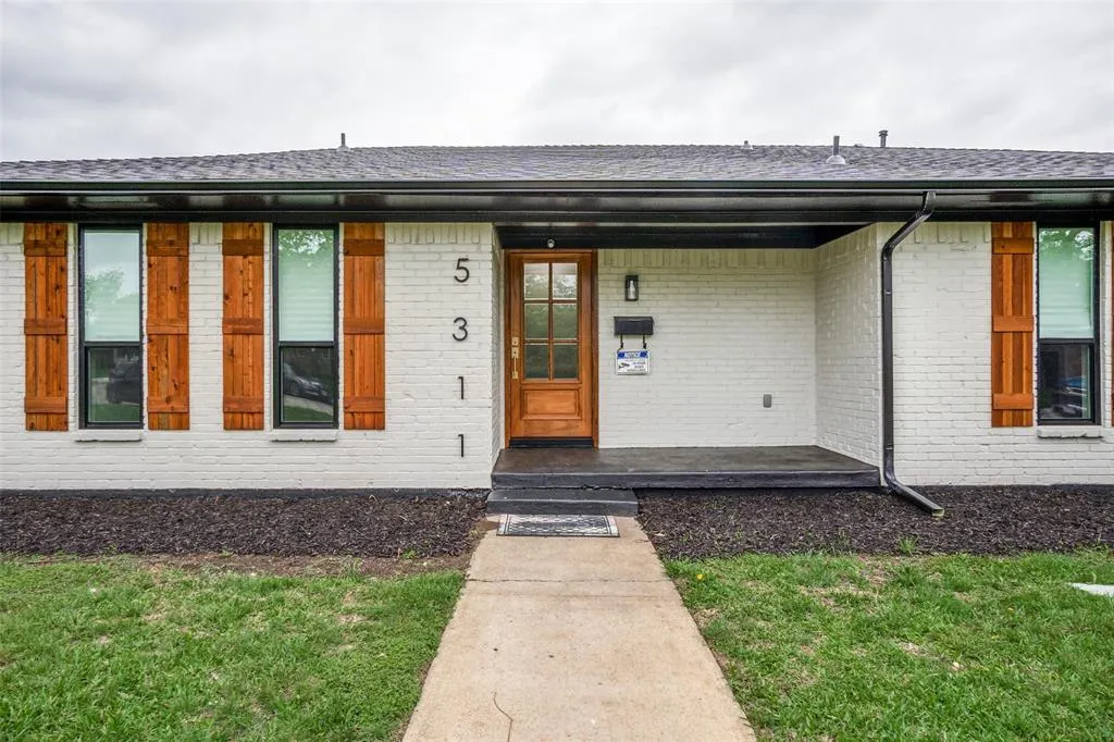 5311 Banting Way