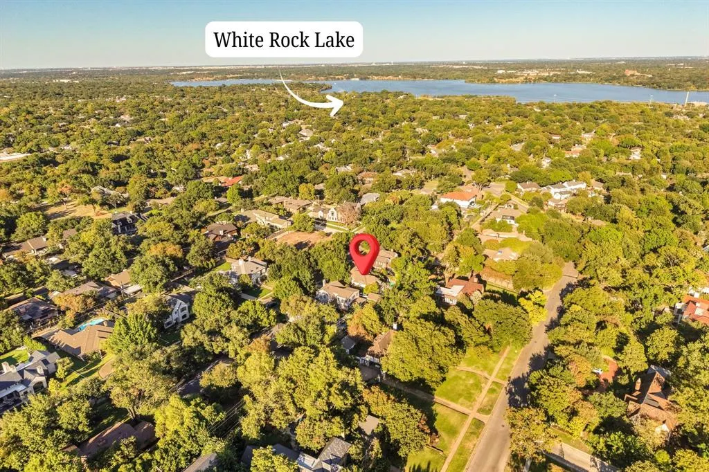 6826 Lakeshore Drive