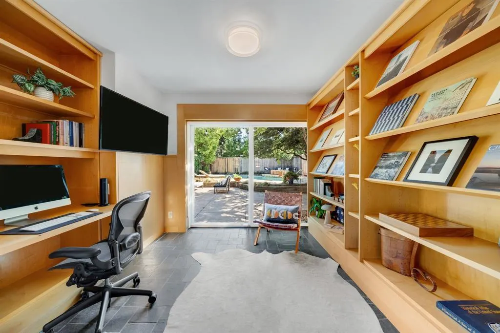 6826 Lakeshore Drive