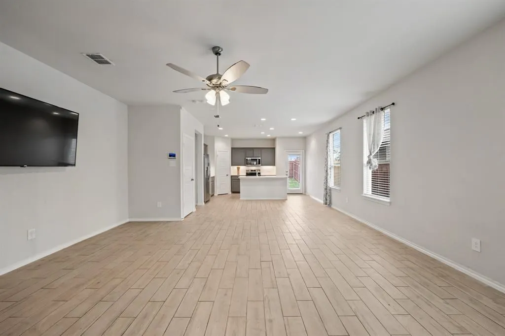 1652 Edgeway Drive