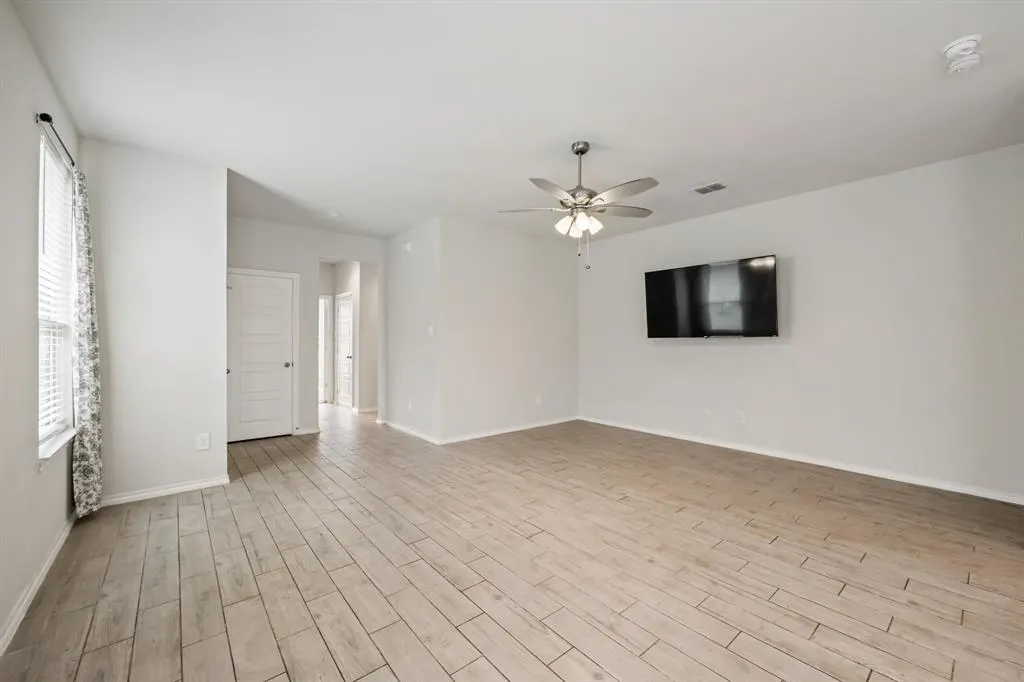 1652 Edgeway Drive