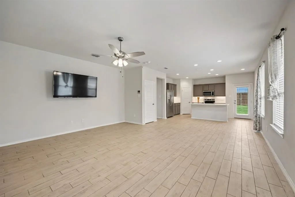 1652 Edgeway Drive