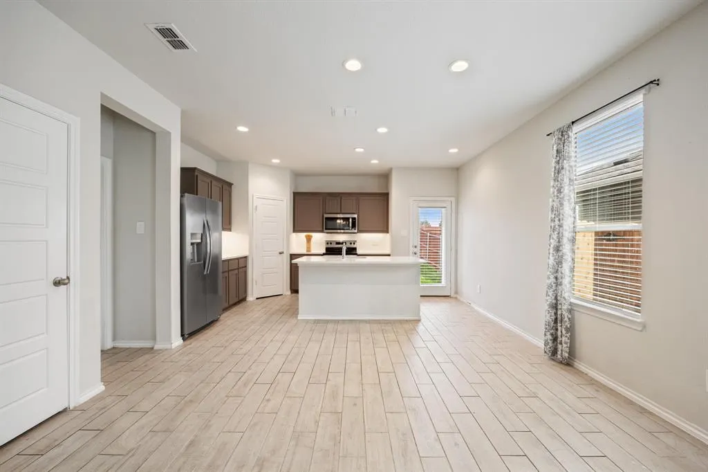 1652 Edgeway Drive
