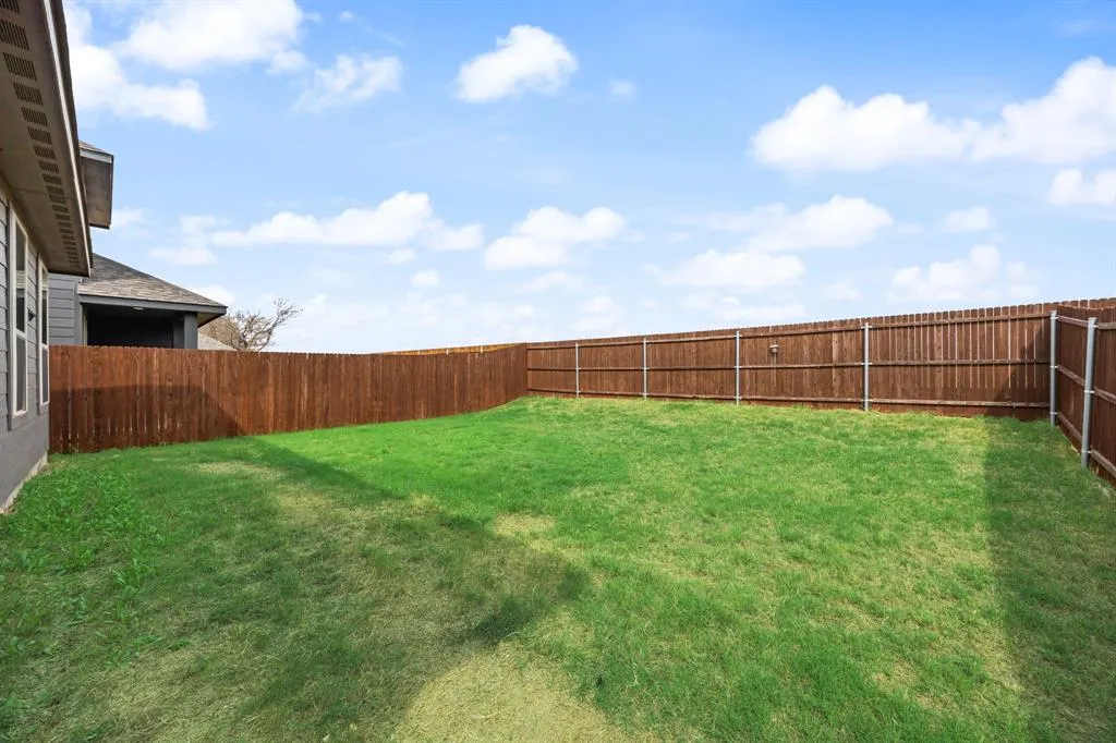 1652 Edgeway Drive