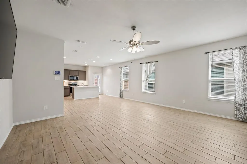 1652 Edgeway Drive