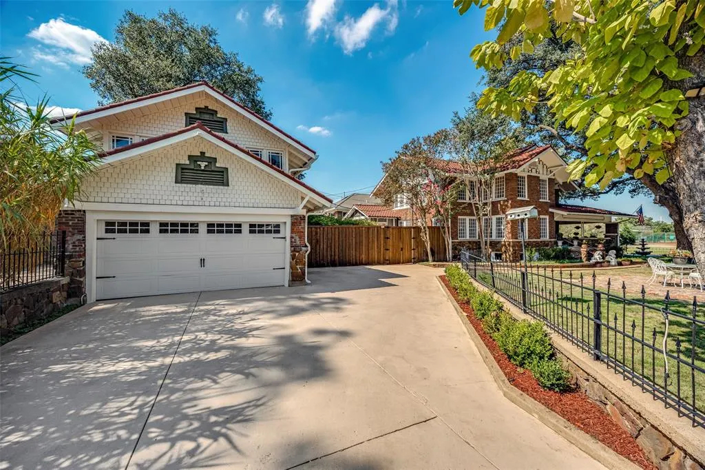 320 E 5th Street