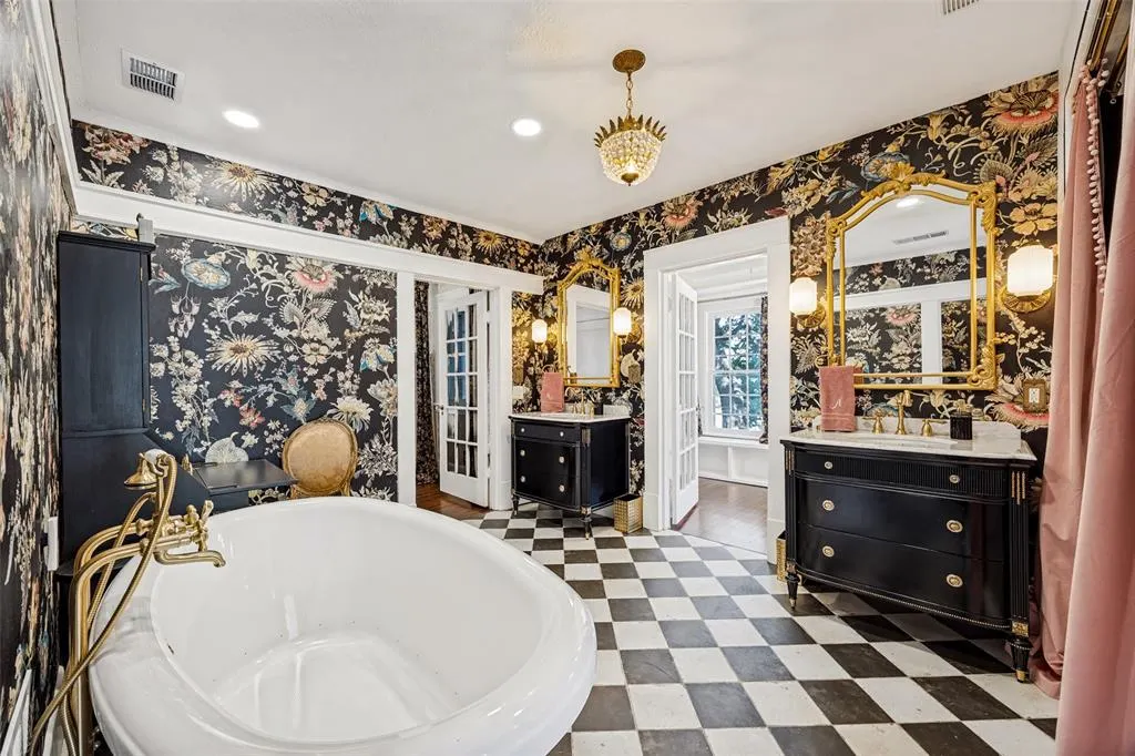 320 E 5th Street