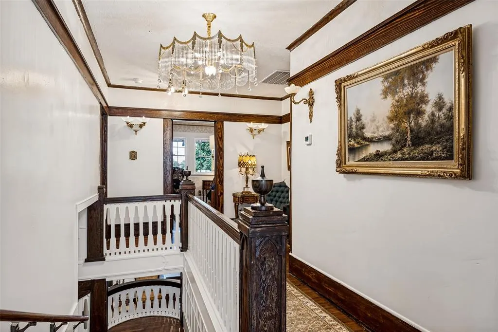 320 E 5th Street