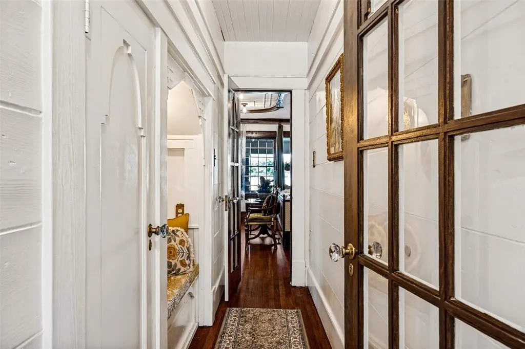 320 E 5th Street