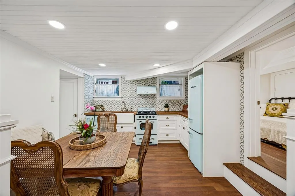 320 E 5th Street