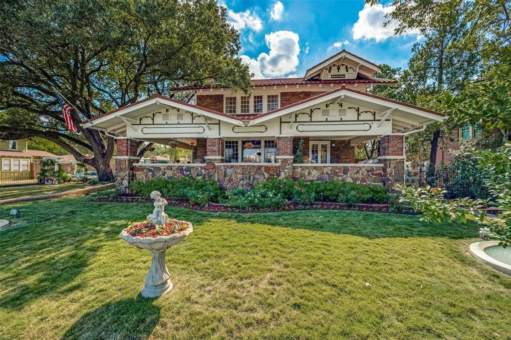 320 E 5th Street