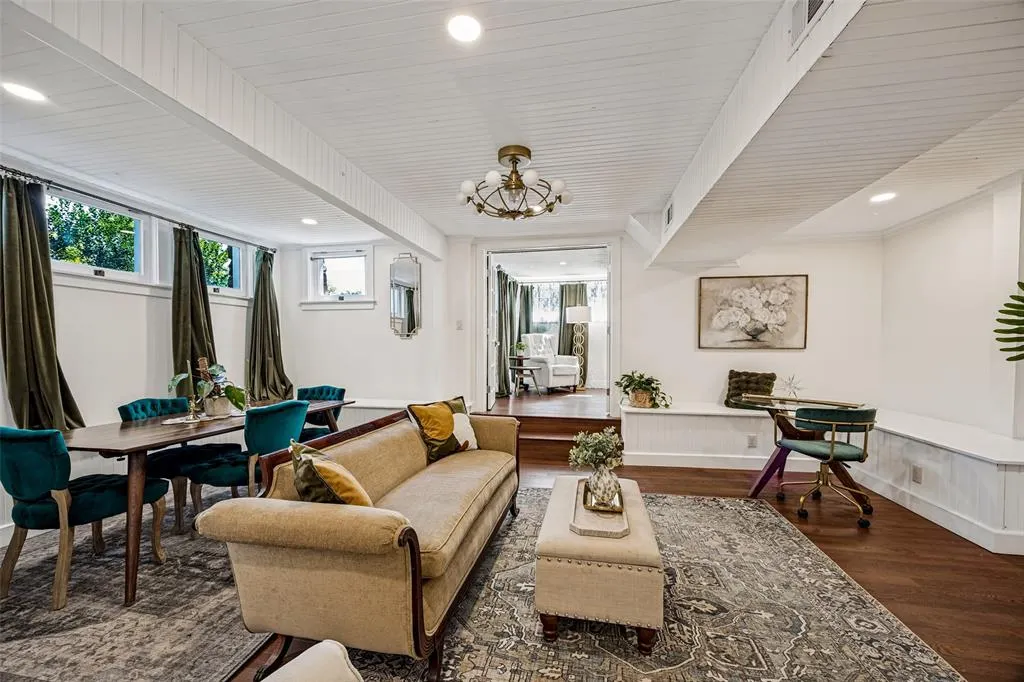 320 E 5th Street