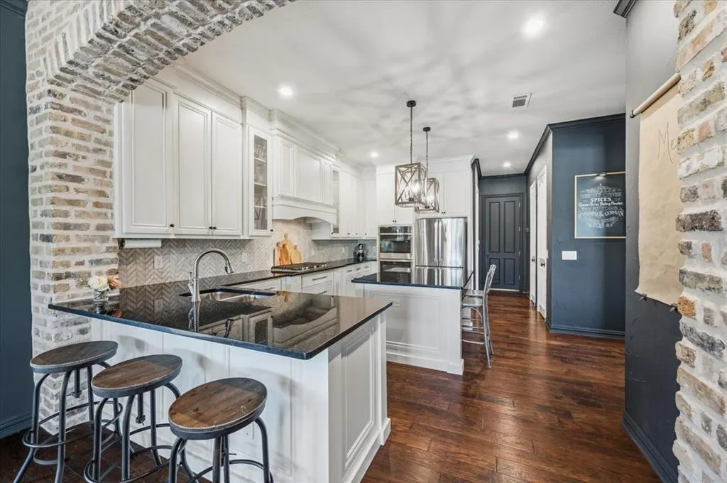 830 Parkwood Court
