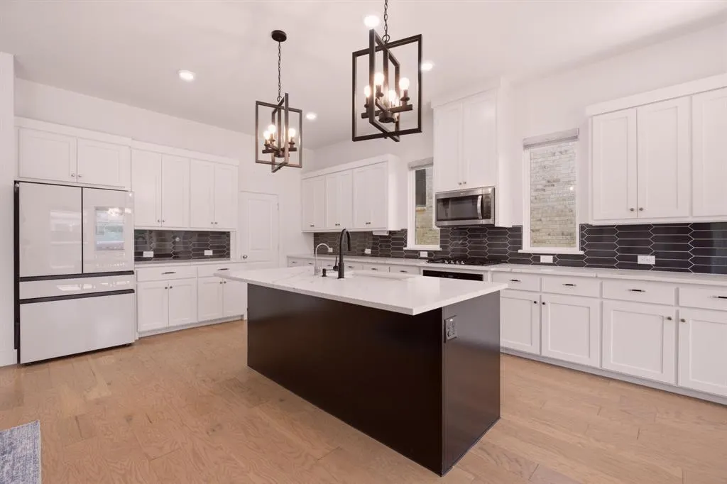 1305 Honey Locust Way