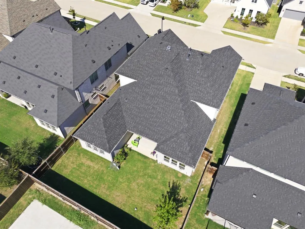 1305 Honey Locust Way