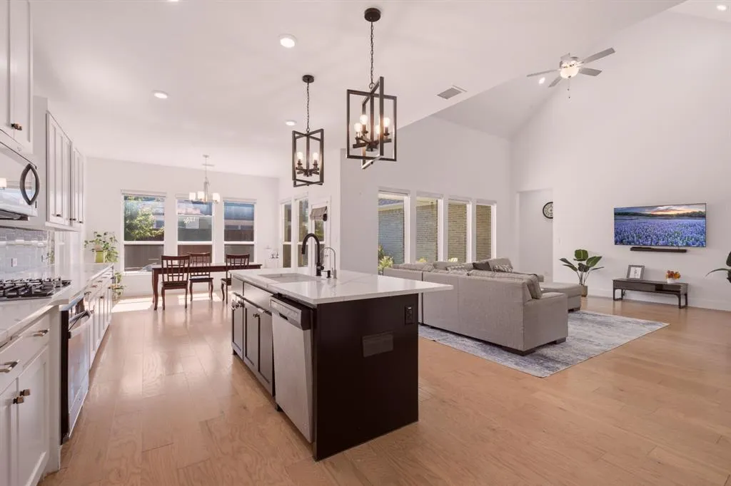 1305 Honey Locust Way
