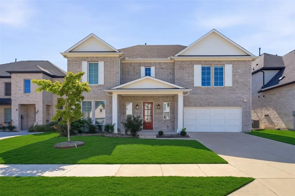 1305 Honey Locust Way