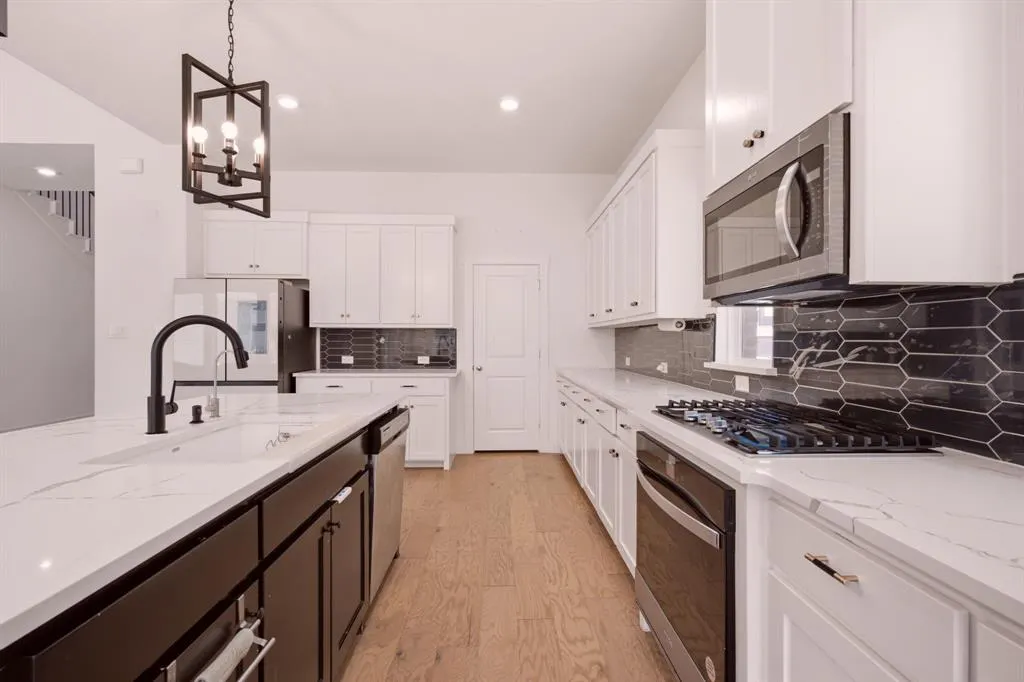 1305 Honey Locust Way