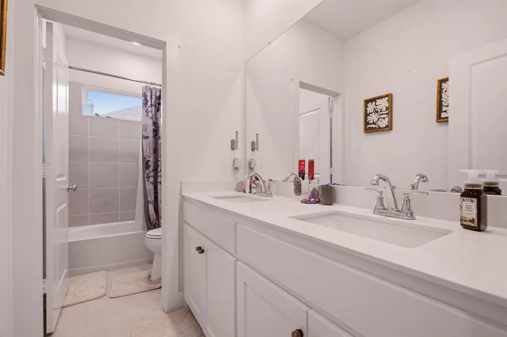 1305 Honey Locust Way