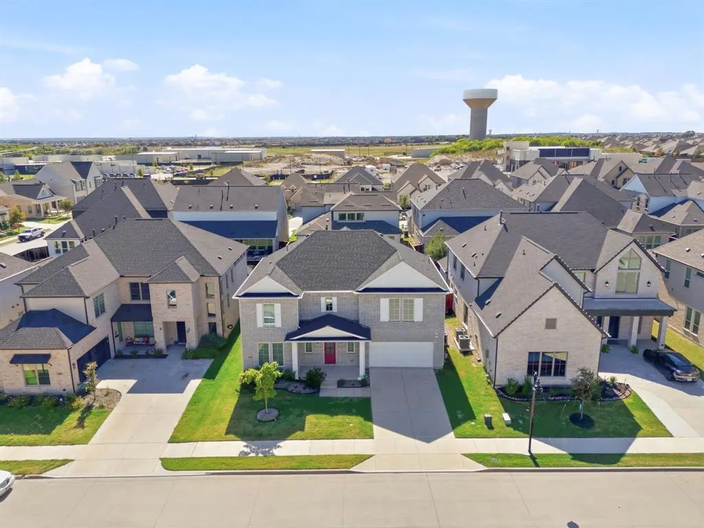 1305 Honey Locust Way
