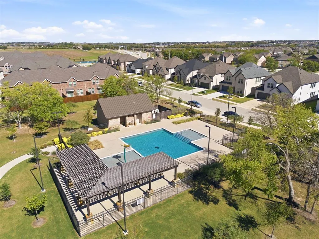 1305 Honey Locust Way