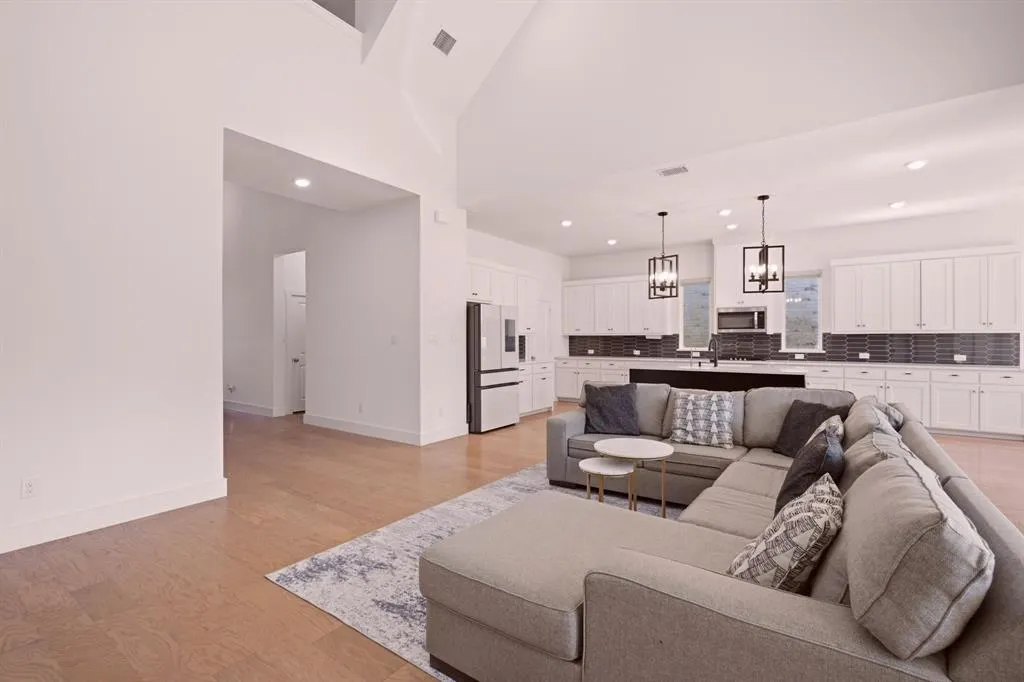 1305 Honey Locust Way