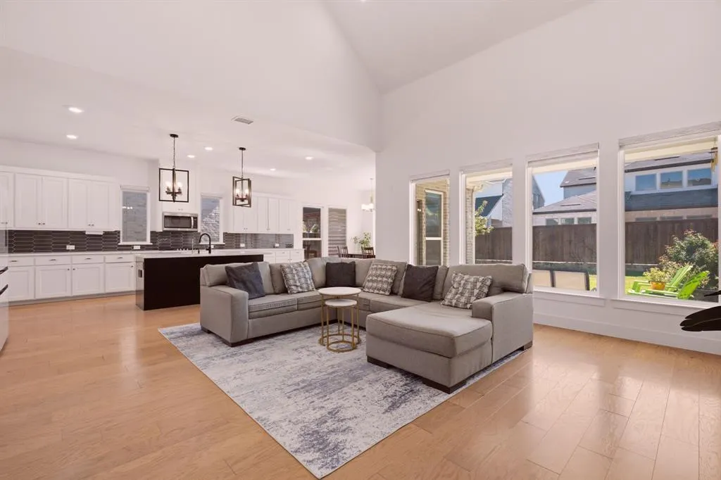 1305 Honey Locust Way