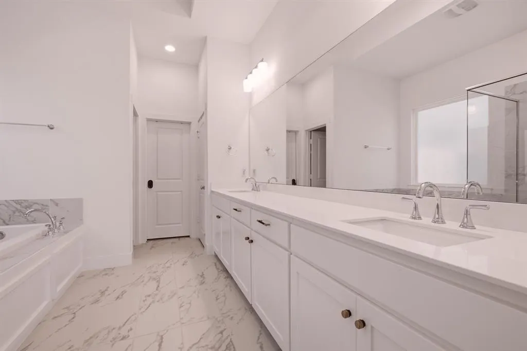 1305 Honey Locust Way