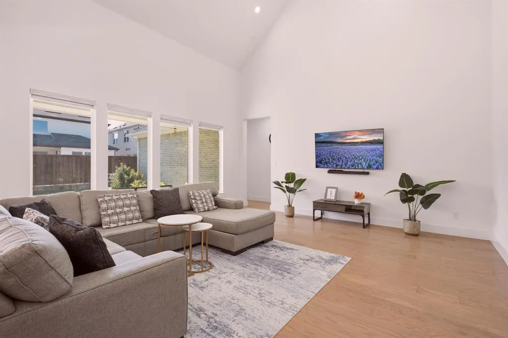 1305 Honey Locust Way