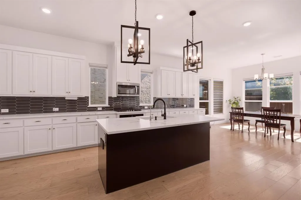 1305 Honey Locust Way