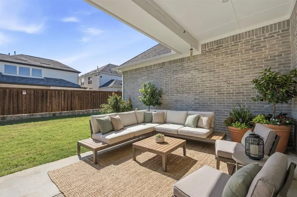 1305 Honey Locust Way