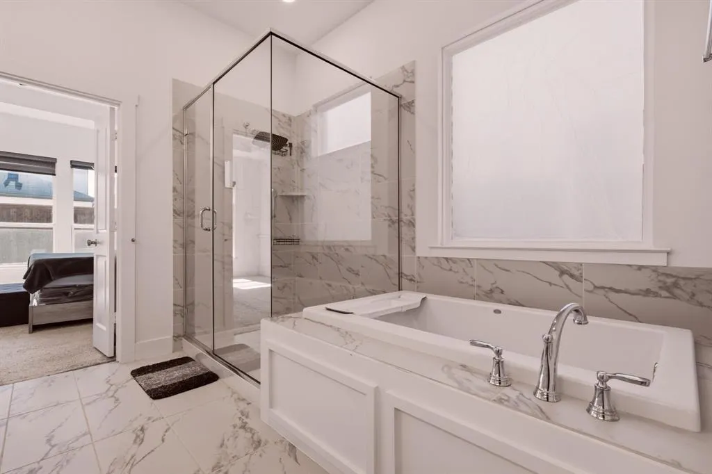 1305 Honey Locust Way