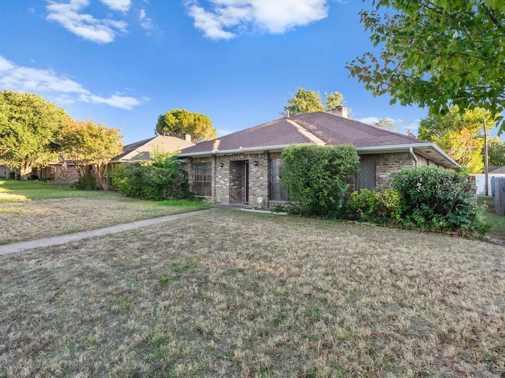 5818 Winding Woods Trail