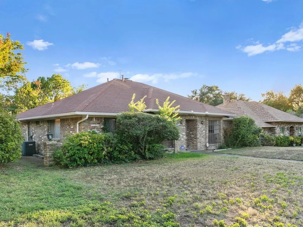 5818 Winding Woods Trail