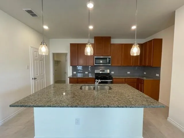 1838 Aslynn Circle