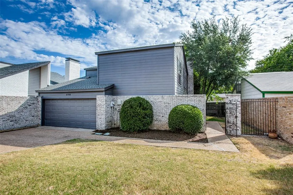 2708 Pinery Lane
