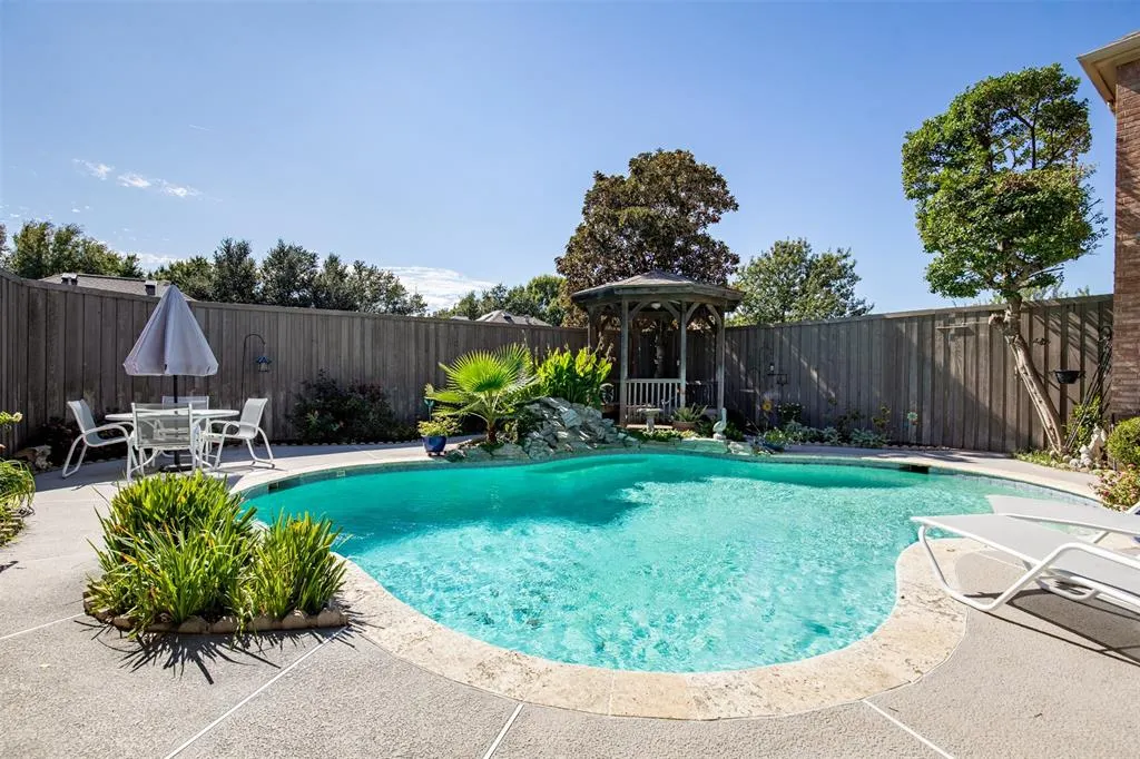 9429 Fairmont Drive