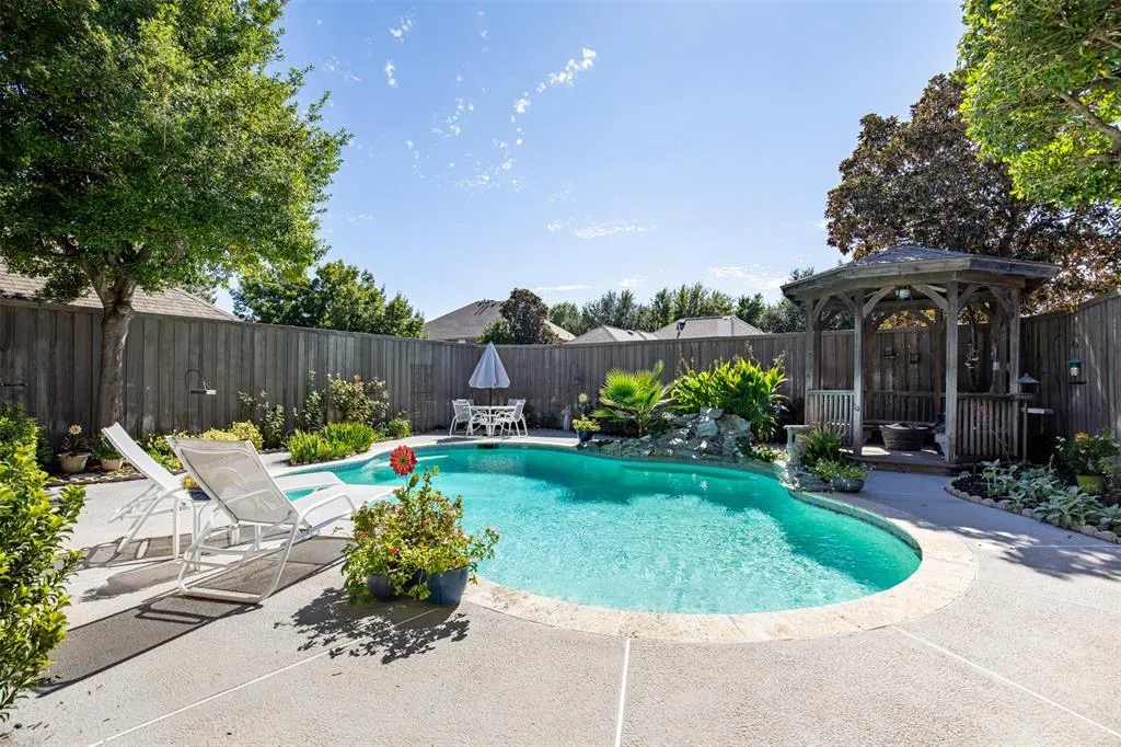 9429 Fairmont Drive