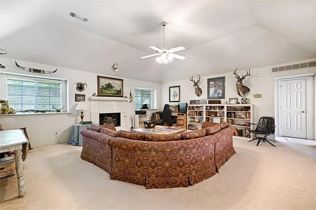 6633 Wickliff Trail
