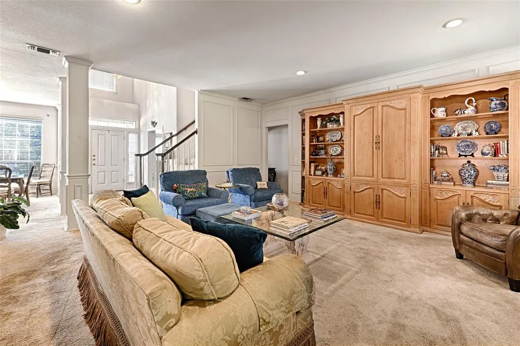 6633 Wickliff Trail